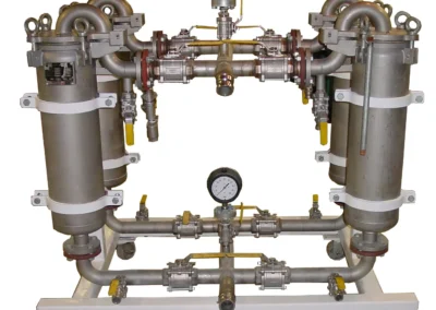 Quad bag filter housing with four filter positions for high-capacity industrial liquid filtration