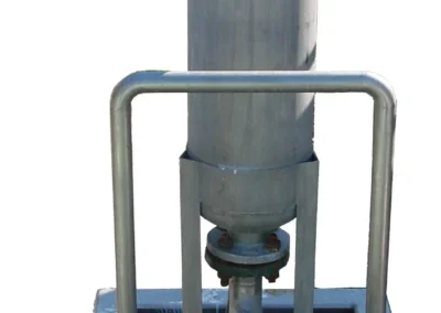 Single bag filter housing used for industrial fluid filtration in low-to-moderate flow applications