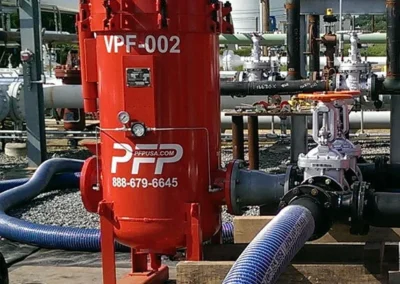 Vertical pre-filter particulate vessel operating on service site for fuel or process fluid filtration